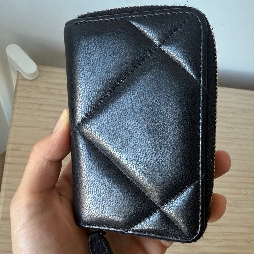 CHANEL 19 Black Quilted Lambskin Zip Wallet - Picture 8 of 9